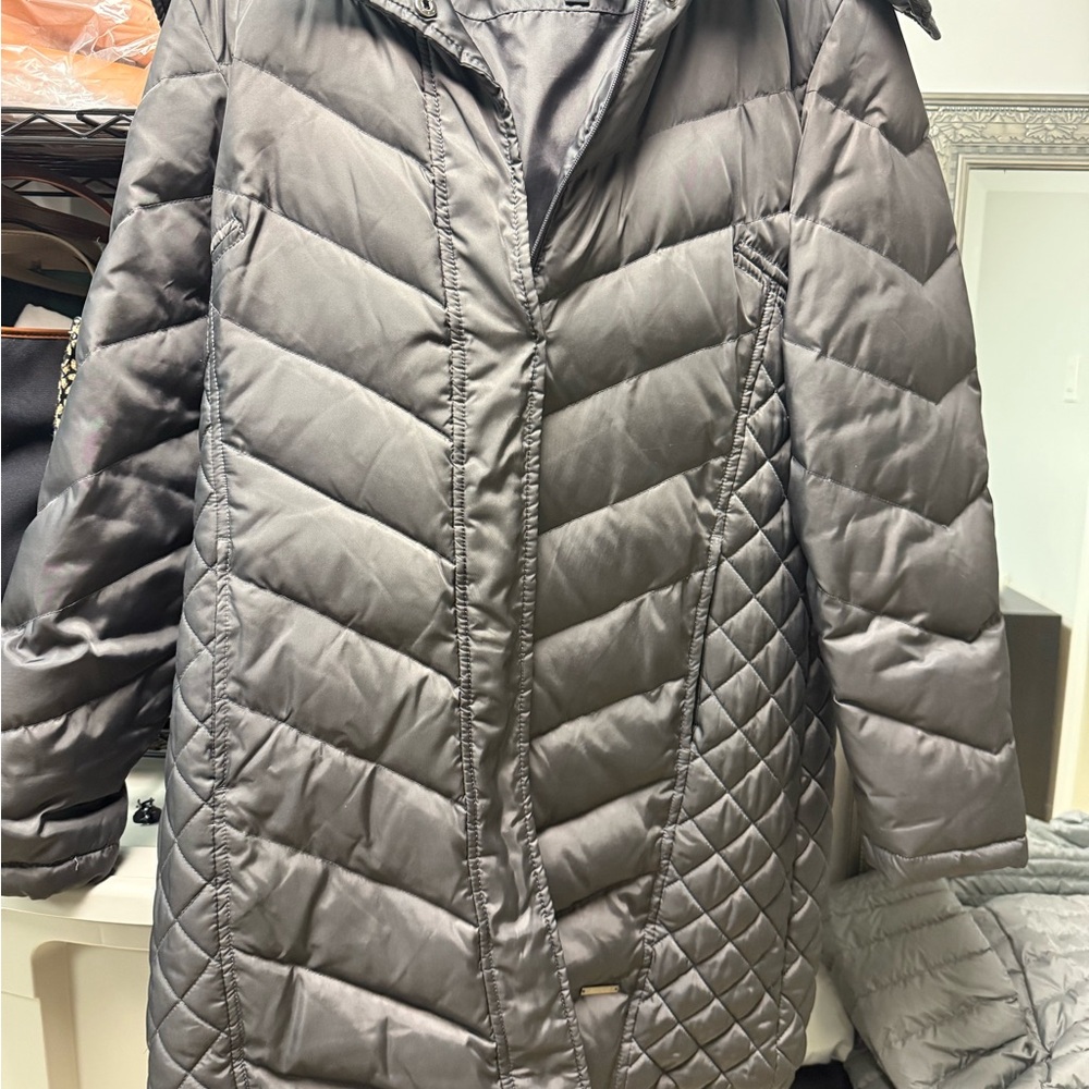 Kenneth Cole Reaction Gray Puffer Jacket with Chevron Quilting